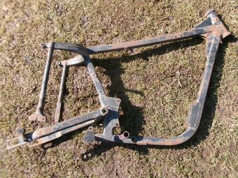prodám různé díly na moto. Kostra na moto Jawa-ČZ 175, typ 3 - 6