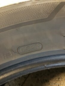275/50/20 prodám 2 ks letních pneu - 6
