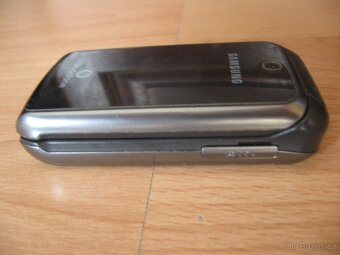 Tlačítkový mobil "véčko" zn. Samsung - 6