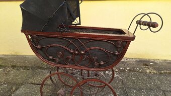 Starožitný kočárek pro panenky - 6