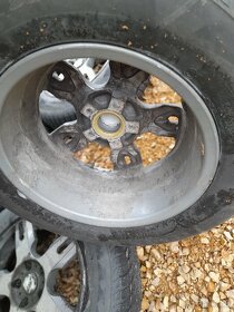 Zimní pneu 215/65R16 na hliníkových discích rozteč 5x112 - 6