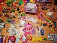 MIX KOLEKCÍ - WINX, Šmoula, princezny,Kitty, stikeez,sberat. - 6