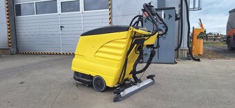 Čistící stroj na podlahy Karcher - 6