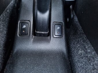 Suzuki Swift 1.2 benzín 4x4 mod2015 klimatizace vyhř sed - 6