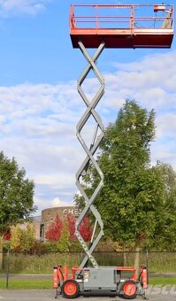 TERÉNNÍ NŮŽKOVÁ PLOŠINA SKYJACK SJ 6832 RT - 6