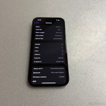 Nový iPhone 15 256GB černý, rok záruka - 6