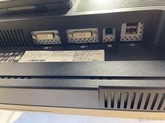 Dva 24” monitory HP LP2465 - 6