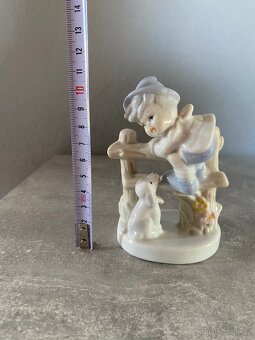 Porcelánová figurka – chlapec s pejskem - 6