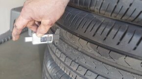 Prodám letní pneu Pirelli 235/50 R19 - 6