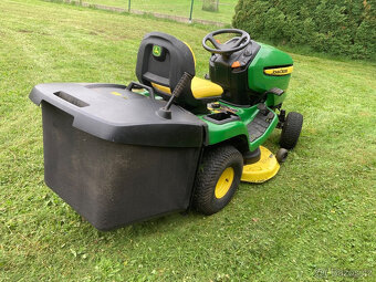 Zahradní traktor John Deere X 300 R - 6