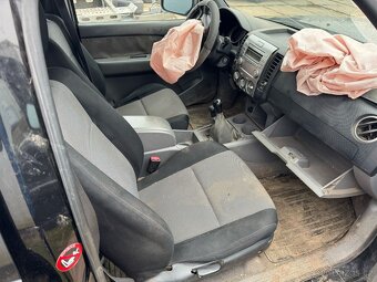 Havarovaný Ford Ranger 2,5 výkon 105kw, najeto 113tis.km - 6