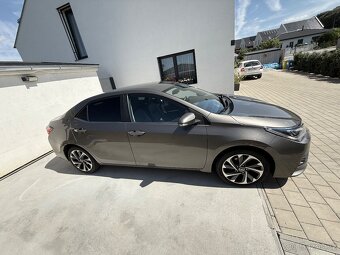 Corolla sedan 1.6 automat - plná výbava - 6