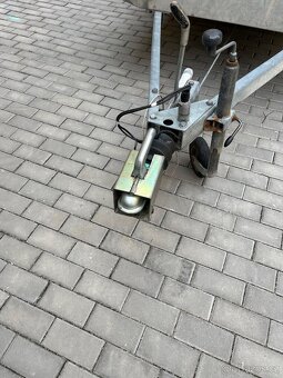 Přívěsný brzděný vozík Agados s najezdy - 6