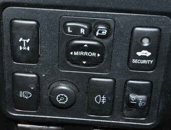 Hilux 3.0D-4D 4x4 Automat - 6