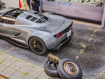 Henessey Venom 1:18 Autoart Signature - 6