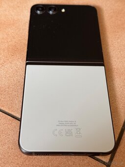 Prodám samsung z flip 5 ‘ 5g , 8gb 512 gb Grey - 6