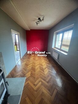 Prodej krásného bytu 3+1 s lodžií, garáží a půdou - 6
