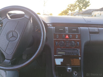 Mercedes-Benz E 220 D r. 1995 - 6