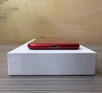 Apple iPhone SE 2022 128GB red, baterie 100% - 6