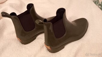 Oblečení, obuv, kabelky, brýle,zástěry atd - 6