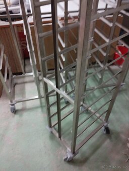 Nerezové poj.vozíky na táci. - 6