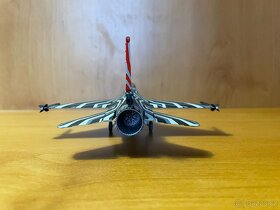 F-16 falcon - model letadla 1:72 - 6