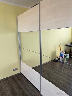 Velká šatní skříň - 6