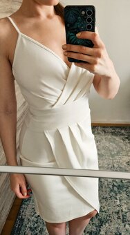 Dámské bílé koktejlové šaty na ramínka, velikost S - 6