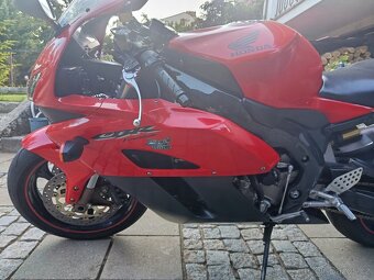 Honda CBR 1000 rr 2004 - 6