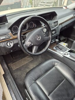 Mercedes-Benz e classe taxi nepojízdné - 6