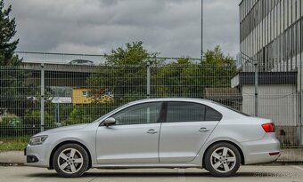 Volkswagen Jetta 1.6 TDI Comfortline DSG - 6