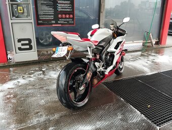 Yamaha R6 - 6