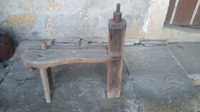 Staré,dřevěné,rozkládací židle + klepačka na kosu - 6
