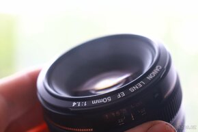 Prodám objektiv Canon 50 F1.4 v krásném stavu - 6