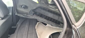 Ford Fiesta 1,25i 44 kw.r.v.2011 .5dv ,klima - 6