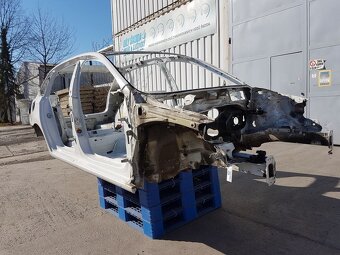 Výřez karoserie Škoda Rapid Spaceback, již rozřezáno, LEVNĚ - 6