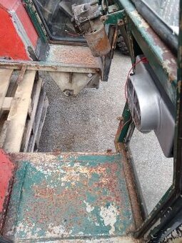 KABINA ZETOR 4011-7011........7711,7745 - 6