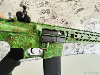 Prodám airsoftovou útočnou pušku AR-15 - 6