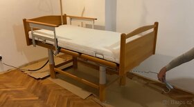 Elektronicky polohovatelná postel se zábranami - 6
