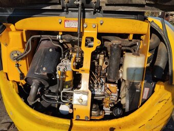 Pásový bagr jcb - 6