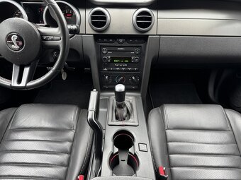 Ford Mustang 5.4 GT 500 SHELBY 335kW Manuál 33 107 Km Xenony - 6