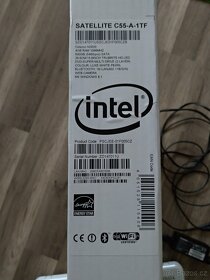 Bílý notebook Toshiba s Win - 6