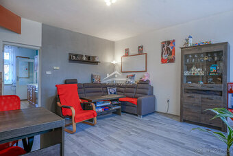 Prodej prostorného bytu 2+1 (68 m²) se zahradou a kolnou v T - 6
