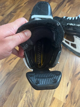 Brusle hokejové Bauer Mach vel.8,5 Fit 2 - 6
