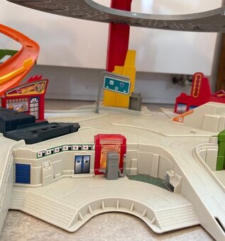 Hot Wheels Mega Ultimátní garáž se žralokem - 6