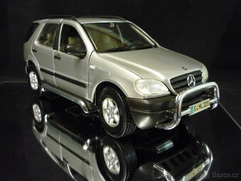 Mercedes Benz ML 320 Maisto 1/18 - 6