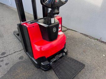 Vysokozdvižný vozík AKU ruční s plošinkou Toyota - 6