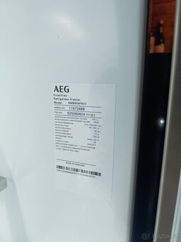 3 roky stará americká chladnička AEG - 6