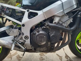 Honda CBR 900 RR - 6