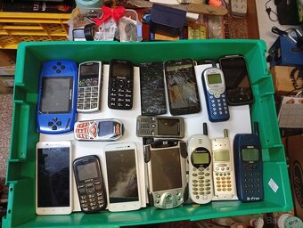 Predám staré zberateľské mobily - 6
